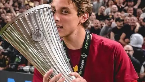 巅峰之战：封冻顶峰的荣誉竞技场