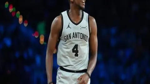 《电讯独家揭秘：刘易斯家族面临重大人事变动，CEO文卡特山与总监兰格力主解雇弗兰克》